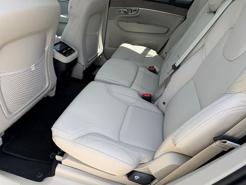New 2026 Volvo XC90 B6 Ultra image 18