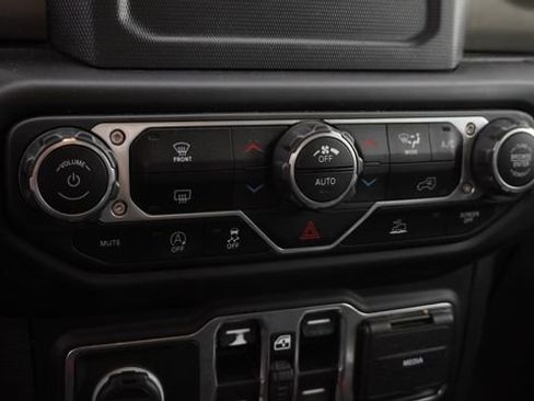Used 2021 Jeep Gladiator Sport AWD/4WD image 19