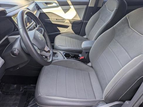 Used 2024 Volkswagen Taos SE image 17