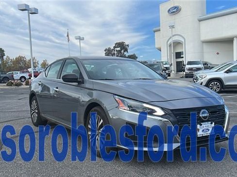 Used 2025 Nissan Altima 2.5 SV image 1