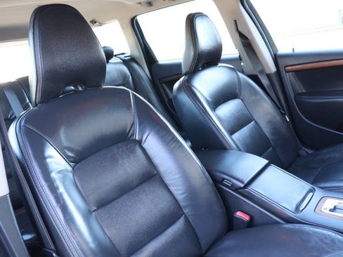 Used 2010 Volvo XC70 3.2 image 41