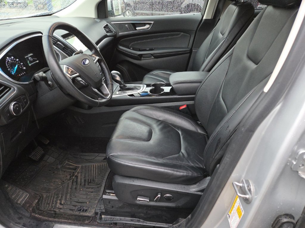 Used 2016 Ford Edge Titanium w/ Technology Package AWD/4WD image 6