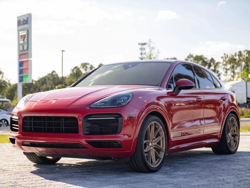 Used 2021 Porsche Cayenne GTS image 9