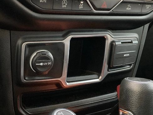 Used 2023 Jeep Gladiator Sport image 24