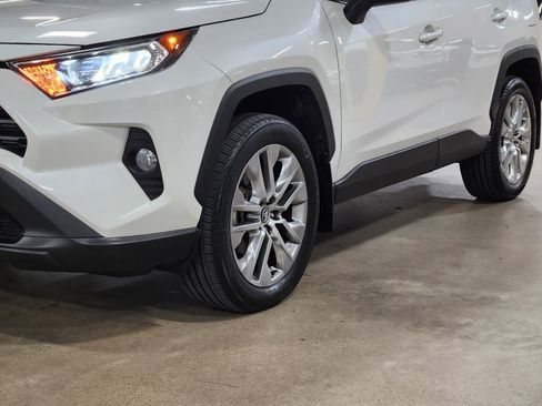 Used 2021 Toyota RAV4 XLE Premium image 17