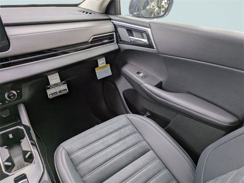New 2026 Mitsubishi Outlander SE image 19