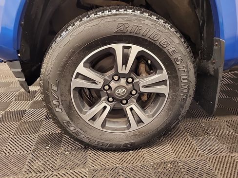 Used 2016 Toyota Tacoma SR5 AWD/4WD image 16
