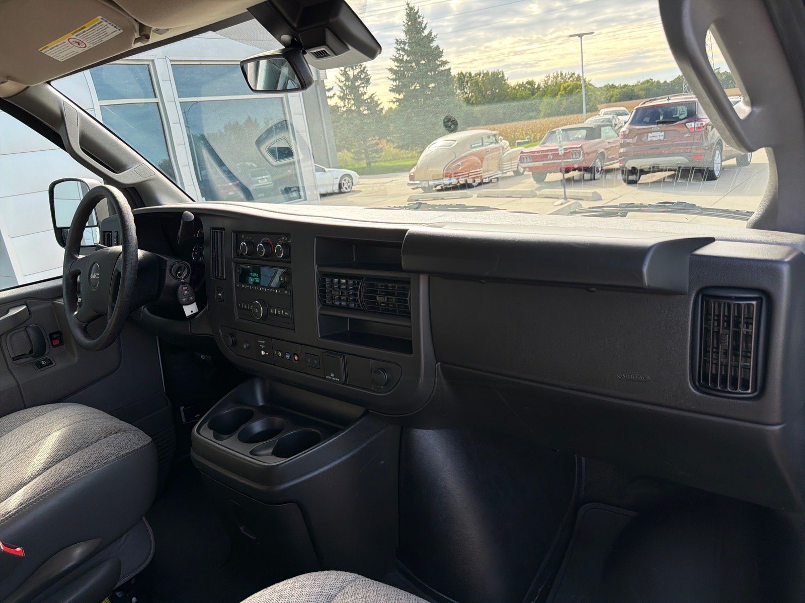 Used 2025 GMC Savana 3500 LT w/ LT Preferred Equipment Group RWD image 22