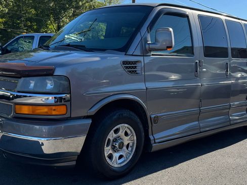 Used 2008 Chevrolet Express 1500 w/ Preferred Equipment Group RWD image 4
