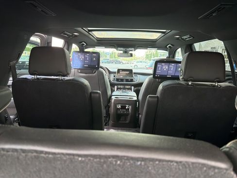 Used 2021 GMC Yukon SLT w/ SLT Premium Package AWD/4WD image 14