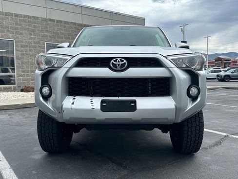 Used 2019 Toyota 4Runner SR5 AWD/4WD image 4