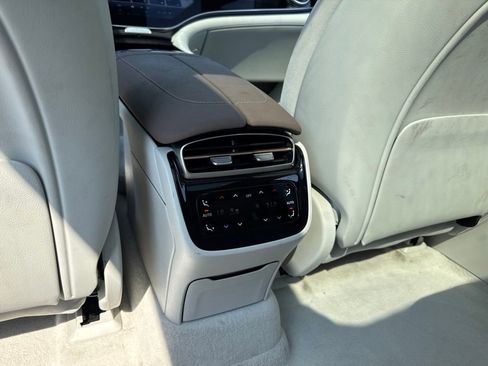 Used 2023 Mercedes-Benz EQS 580 4MATIC SUV w/ Exclusive Trim Package image 16