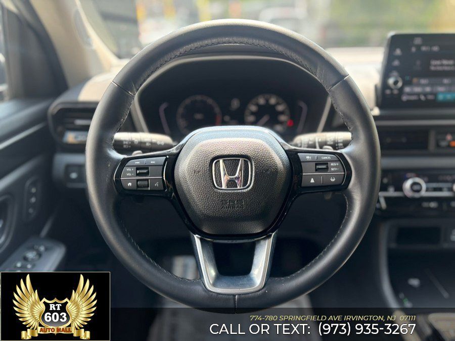 Used 2025 Honda Pilot Touring image 15