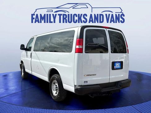 Used 2017 Chevrolet Express 3500 LS RWD image 3