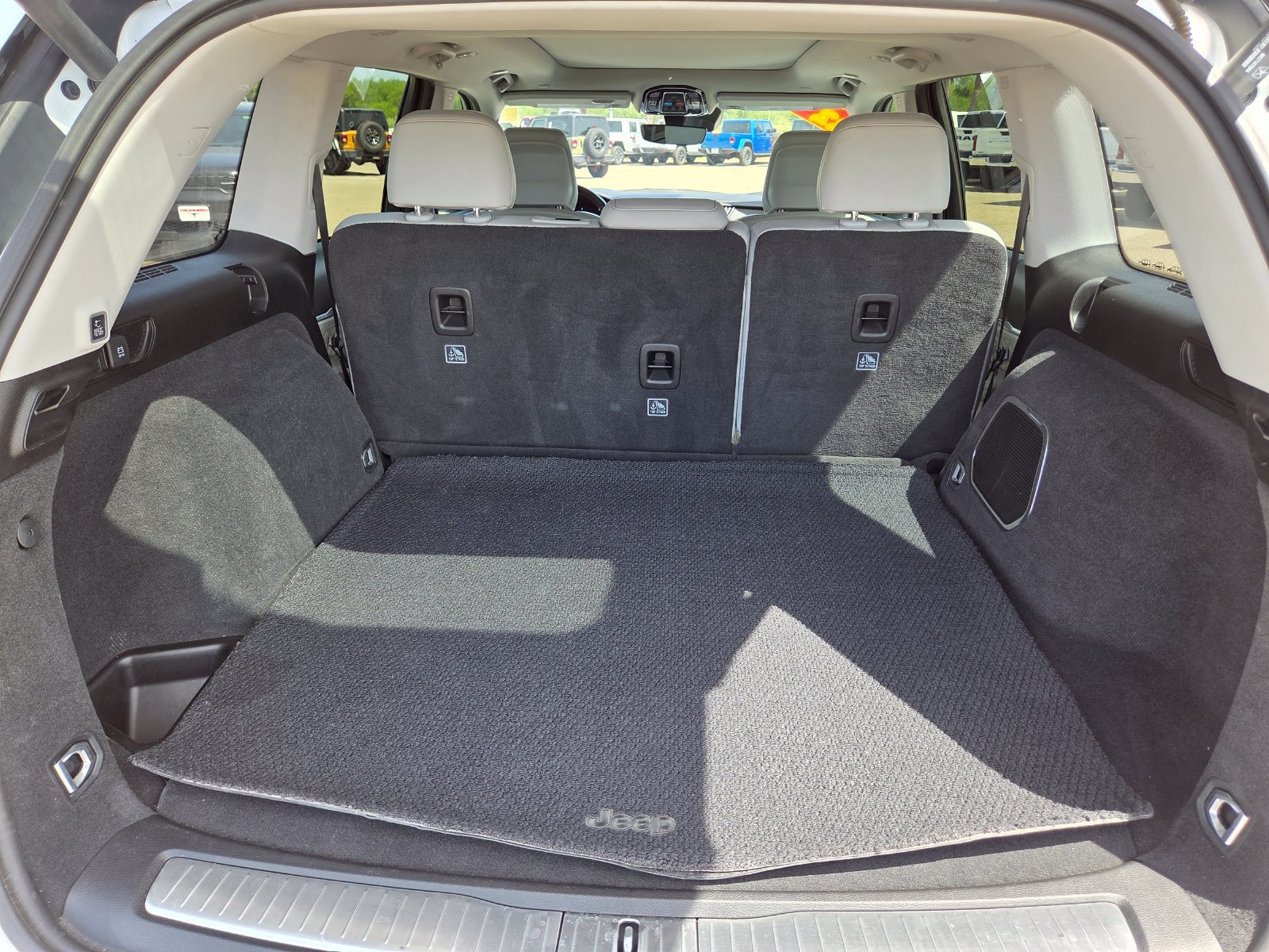 Used 2022 Jeep Grand Cherokee Summit RWD image 28