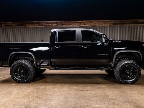 Used 2025 Chevrolet Silverado 2500 ZR2 image 11