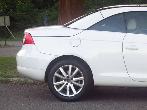 Used 2008 Volkswagen Eos 2.0T FWD image 23