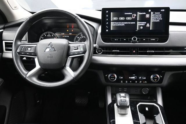 Used 2025 Mitsubishi Outlander SE FWD image 6
