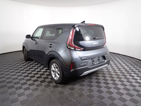 Used 2025 Kia Soul LX w/ LX Technology Package FWD image 12