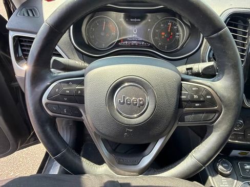 Used 2019 Jeep Cherokee Limited AWD/4WD image 7