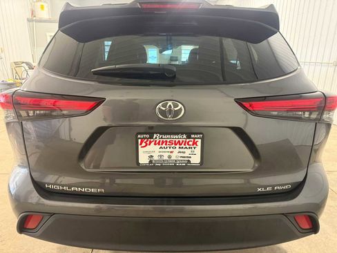 Used 2023 Toyota Highlander XLE image 16