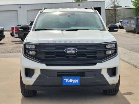New 2026 Ford Expedition Active image 3