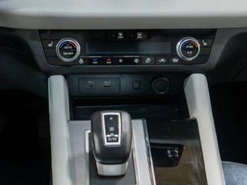 Used 2024 Mitsubishi Outlander SEL AWD/4WD image 18