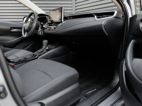 Used 2020 Toyota Corolla LE w/ Carpet Mat Package (TMS) FWD image 31