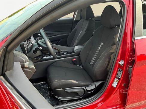 Used 2025 Hyundai Elantra SEL image 25