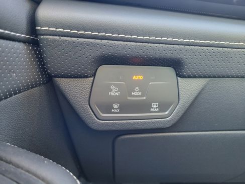 Used 2024 Volkswagen Atlas SEL image 17