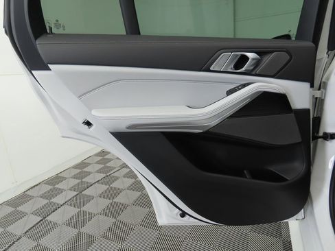 Used 2026 BMW X5 sDrive40i w/ M Sport Package image 28