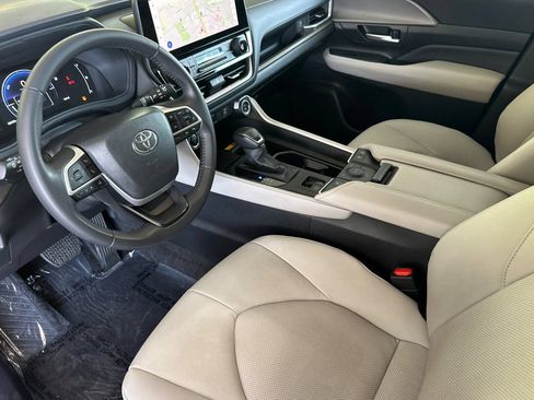 Certified 2026 Toyota Grand Highlander AWD Hybrid image 12