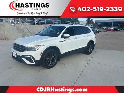 Used 2022 Volkswagen Tiguan SE w/ Panoramic Sunroof Package AWD/4WD image 1
