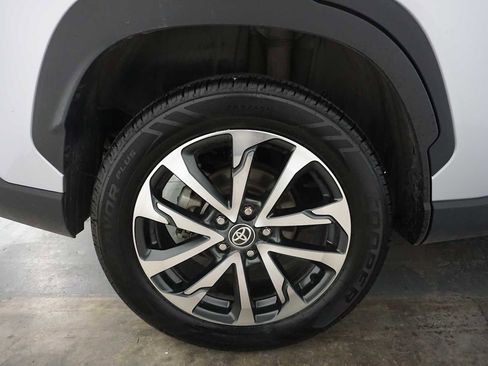 Used 2023 Toyota Corolla Cross XLE image 11