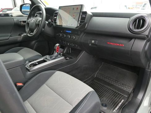 Used 2023 Toyota Tacoma TRD Sport image 14