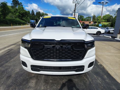 Certified 2025 RAM 1500 Big Horn AWD/4WD image 3