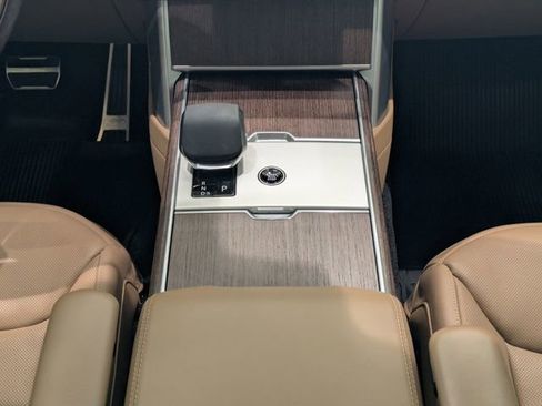 Used 2024 Land Rover Range Rover Long Wheelbase SE image 20