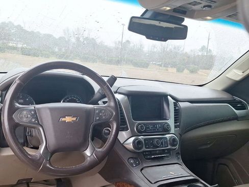 Used 2017 Chevrolet Suburban Premier image 3