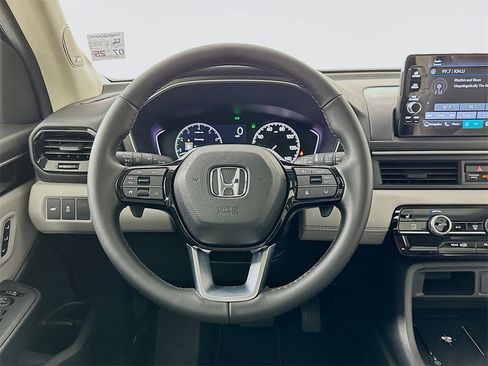 New 2025 Honda Pilot Touring image 17