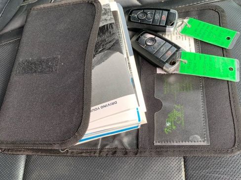 Used 2018 Ford Explorer Platinum image 21