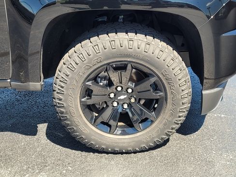 Used 2020 Chevrolet Colorado Z71 w/ Z71 Midnight Edition AWD/4WD image 10