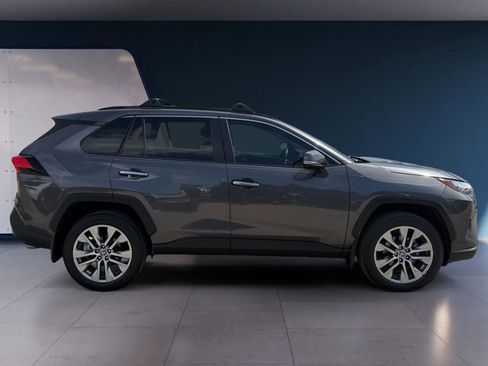 Used 2022 Toyota RAV4 Limited image 6