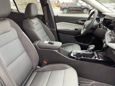 New 2026 Chevrolet Trax LT w/ Sunroof Package image 23