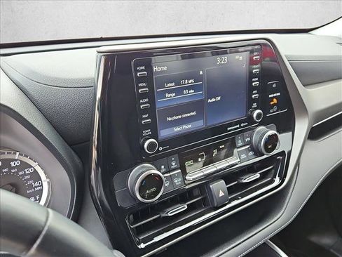 Certified 2021 Toyota Highlander LE image 13