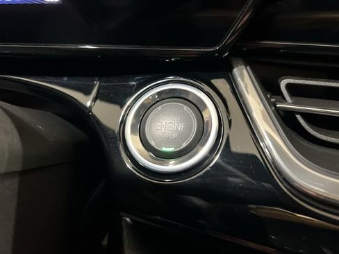 Used 2025 Chevrolet Trax RS FWD image 15