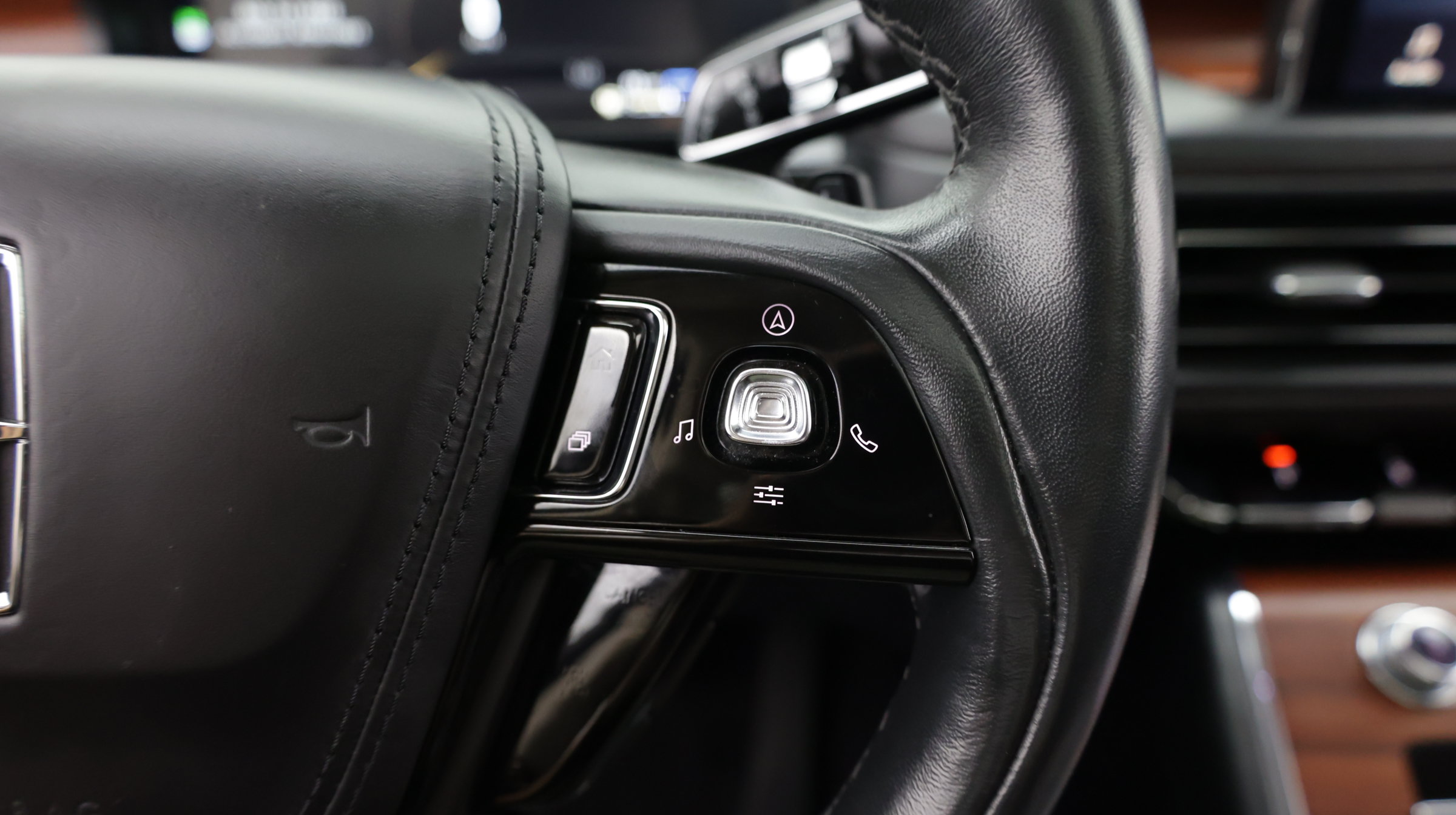Used 2022 Lincoln Aviator Grand Touring w/ Equipment Group 301A AWD/4WD image 28