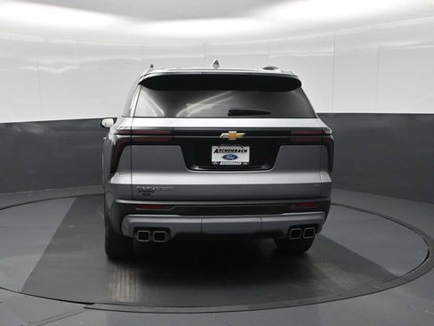 Used 2024 Chevrolet Traverse LT image 8