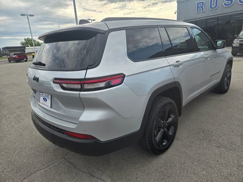 Used 2023 Jeep Grand Cherokee L Laredo image 4