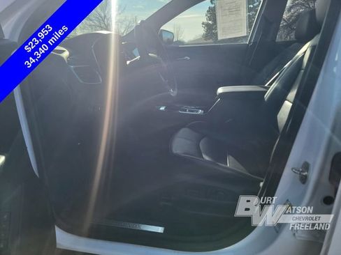 Used 2023 Chevrolet Equinox Premier image 10