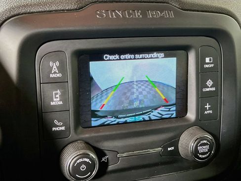 Used 2017 Jeep Renegade Latitude FWD image 12